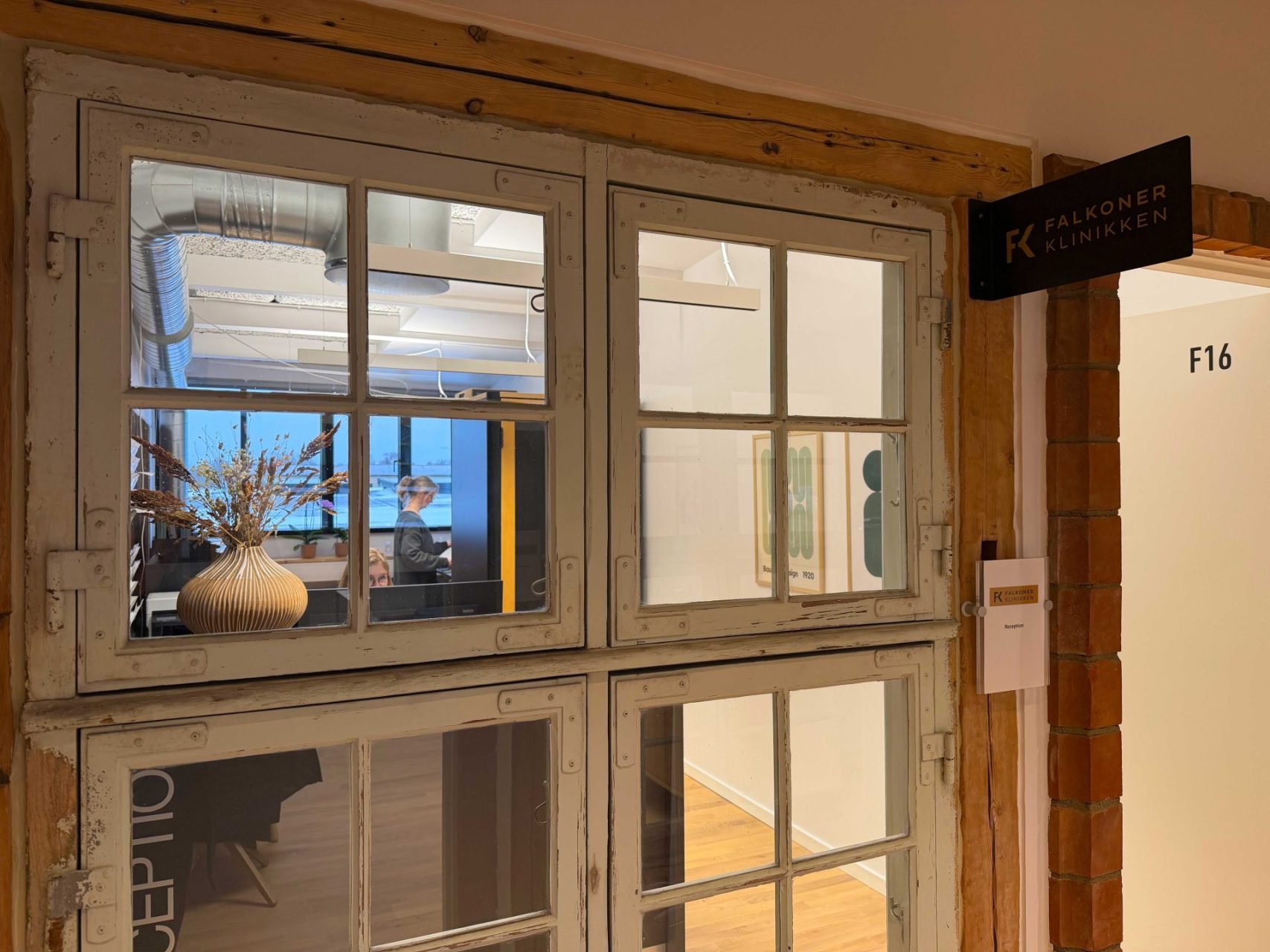 Falkonerklinikken reception